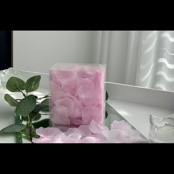Boxed Silk Rose Petals - Lilac - Picture 2 of 2
